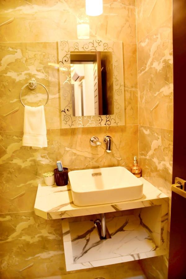 Hotel Mansa カーンプル エクステリア 写真