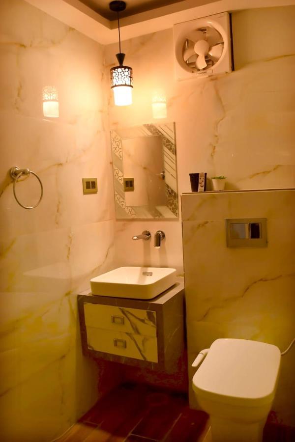 Hotel Mansa カーンプル エクステリア 写真