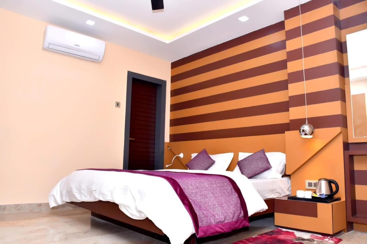 Hotel Mansa カーンプル エクステリア 写真